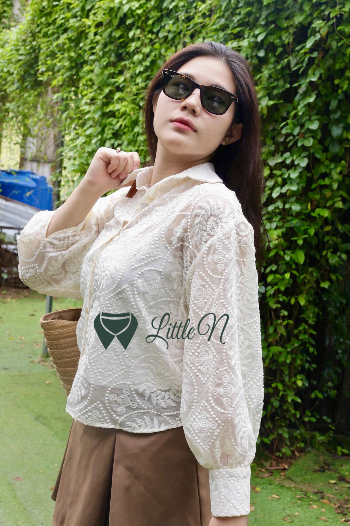 ÁO SƠ MI MỎNG, TAY DÀI PHỒNG, HOA TRÒN, VẠT SAU DÀI HƠN VẠT TRƯỚC