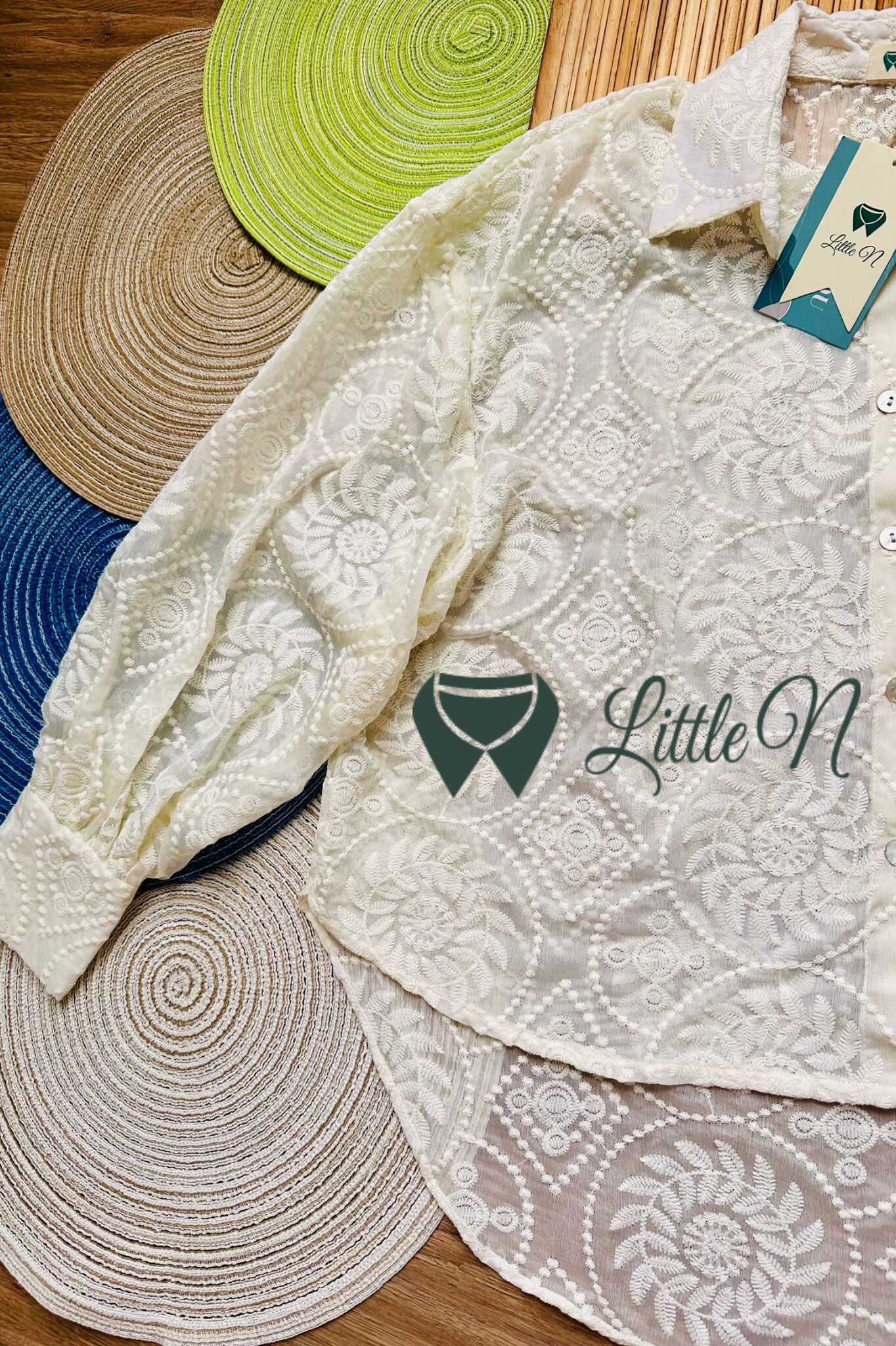 ÁO SƠ MI MỎNG, TAY DÀI PHỒNG, HOA TRÒN, VẠT SAU DÀI HƠN VẠT TRƯỚC - Ảnh 3