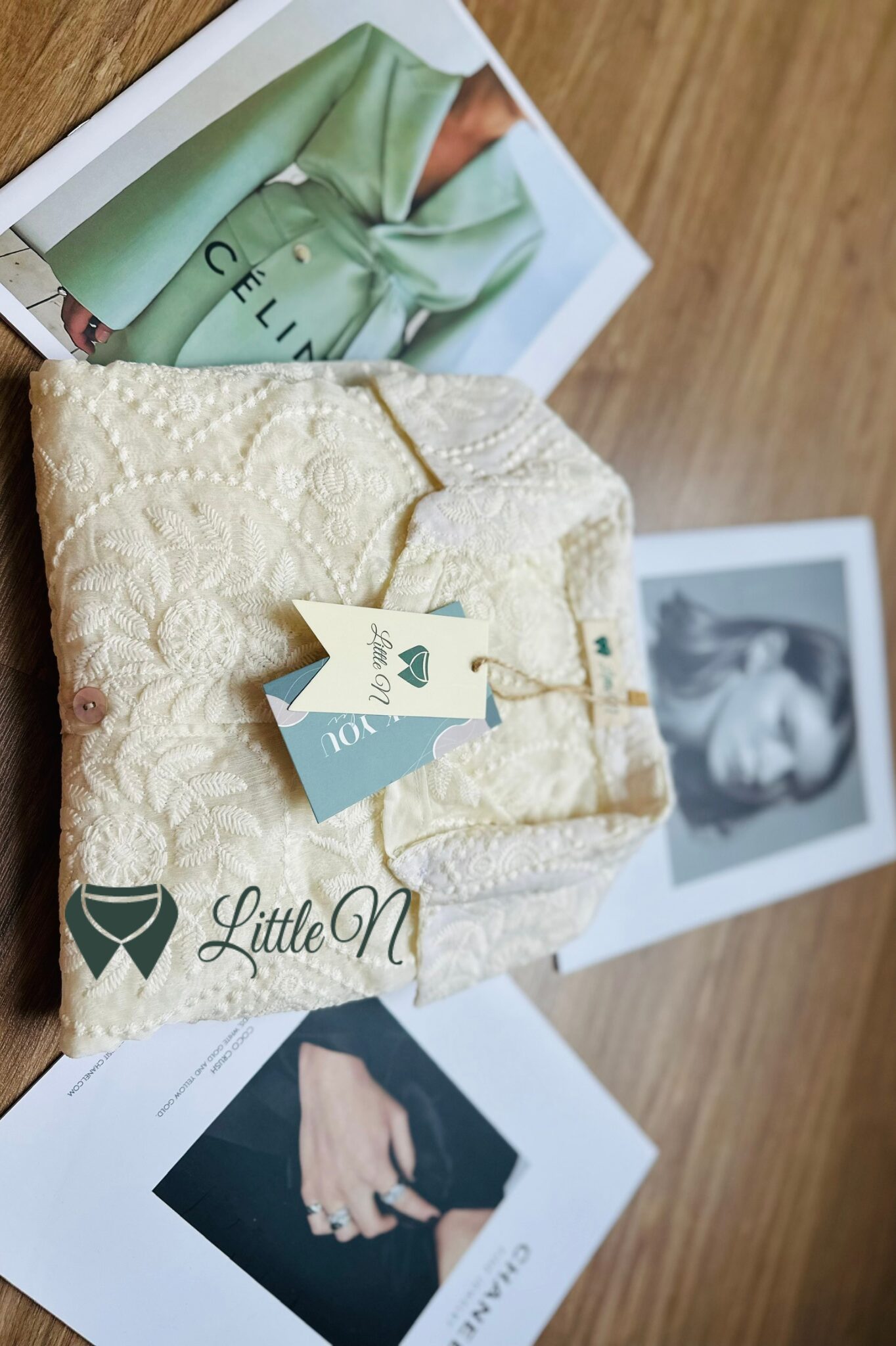 ÁO SƠ MI MỎNG, TAY DÀI PHỒNG, HOA TRÒN, VẠT SAU DÀI HƠN VẠT TRƯỚC - Ảnh 2