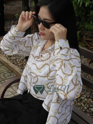 ÁO SƠ MI CROPTOP TAY DÀI, VẠT SAU PHÓNG KHOÁNG, HOẠ TIẾT DÂY XÍCH