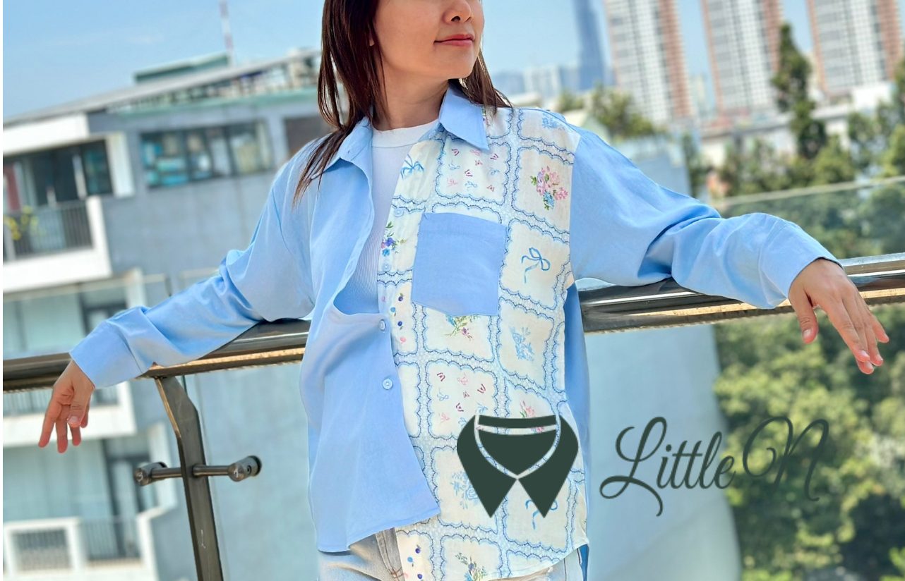 ÁO SƠ MI PHỐI MÀU VÀ HOẠ TIẾT, TAY DÀI, CỔ MÀU XANH BIỂN, VẠT SAU DÀI HƠN VẠT TRƯỚC - Ảnh 3